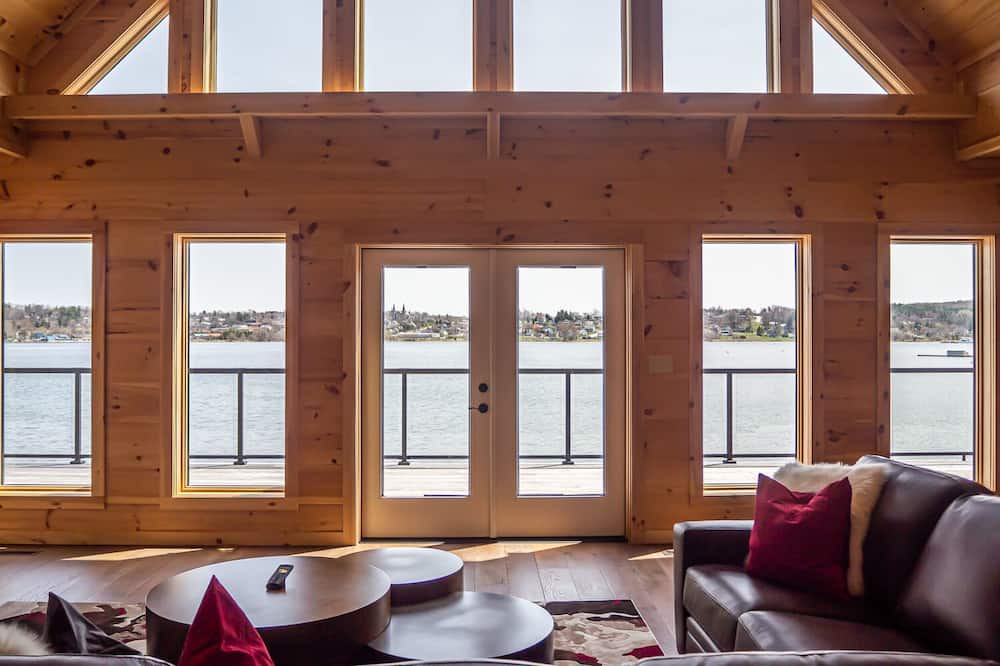 Photo of Livingroom in Lafontaine