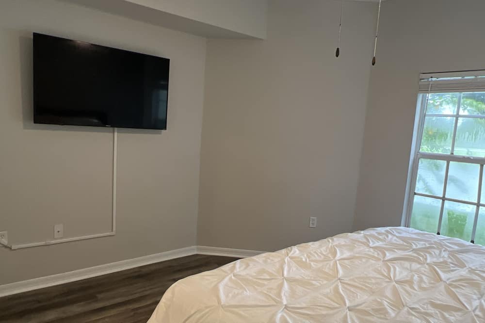 Photo of Bedroom in County Line Coalition