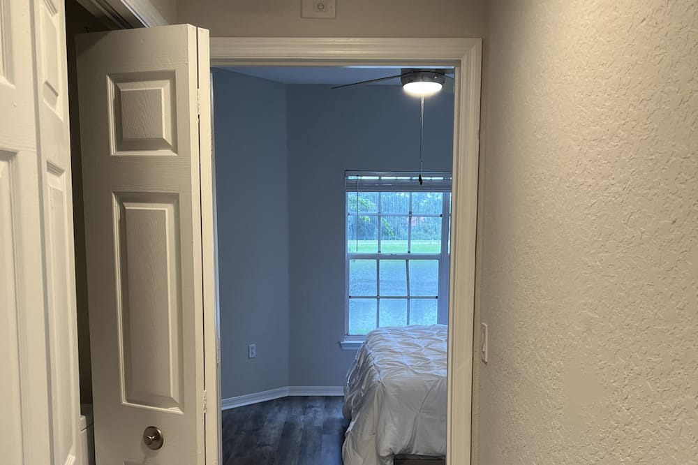Photo of Bedroom in County Line Coalition