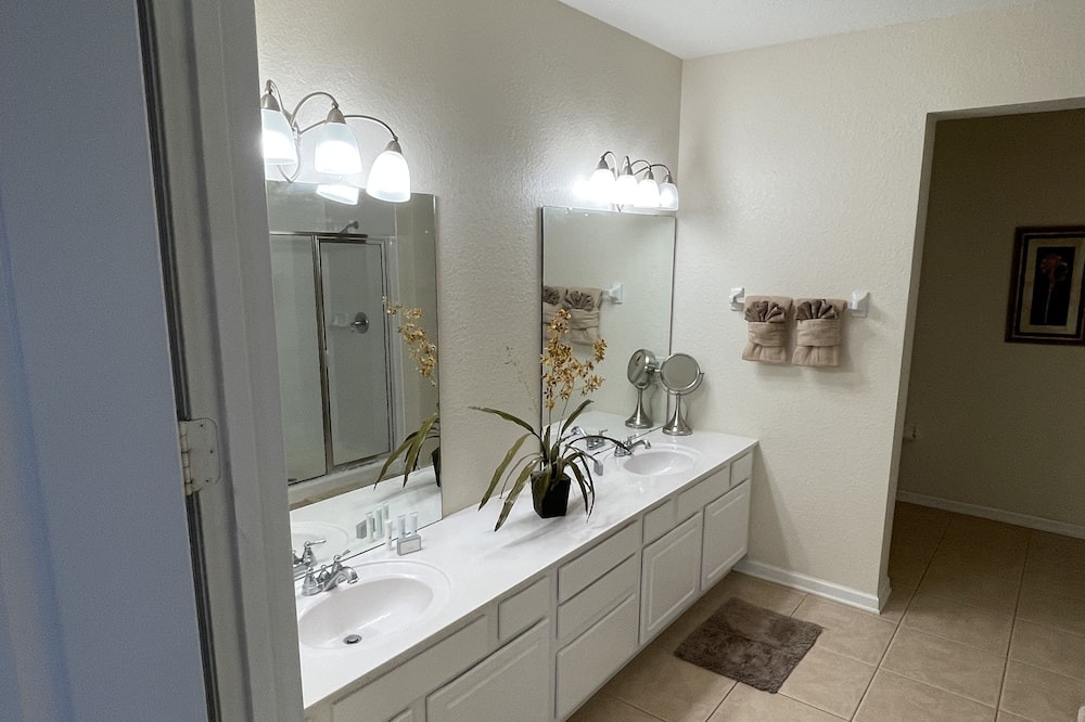 Photo of Bathroom in Florida Center