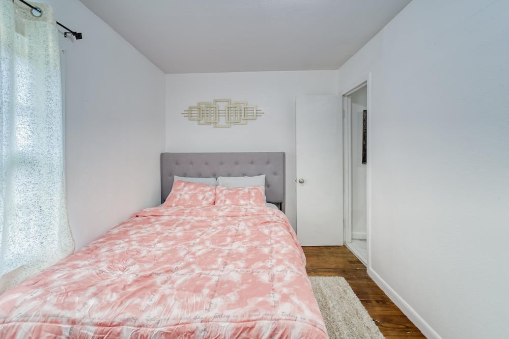 Photo of Bedroom in Concerned Citizens of Gibsonton Area