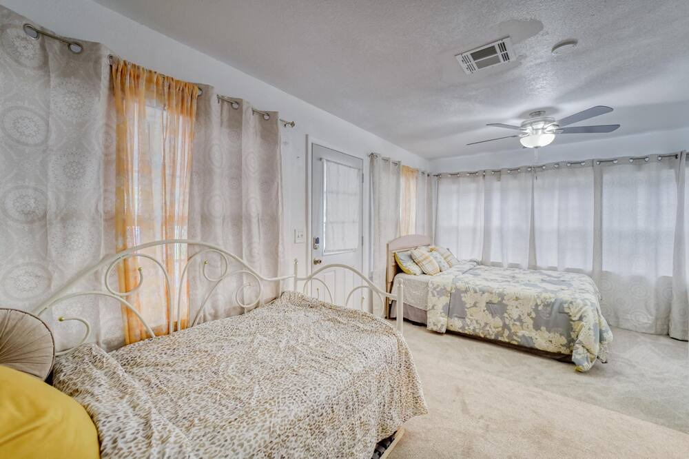 Photo of Bedroom in Concerned Citizens of Gibsonton Area