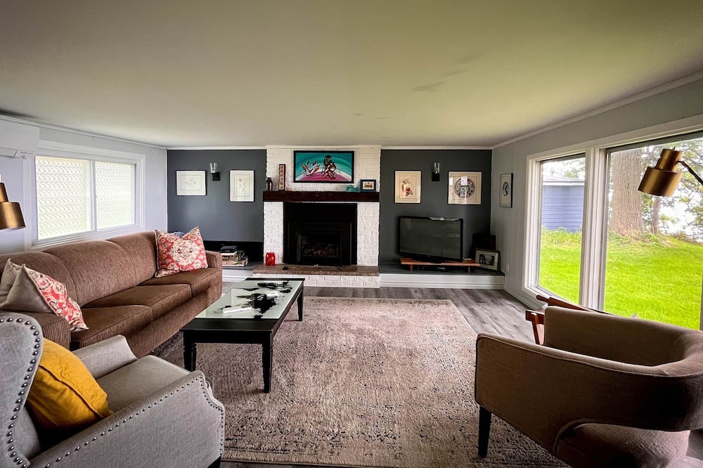 Photo of Livingroom in Milford