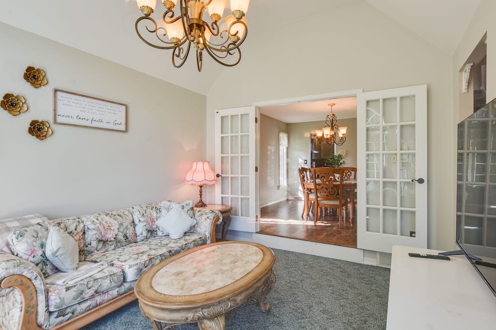 Photo of Livingroom in Reedsville
