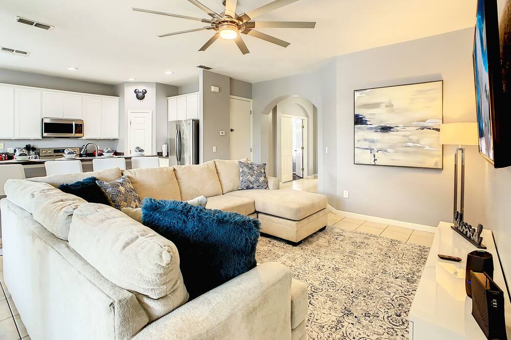 Photo of Livingroom in Trafalgar Village