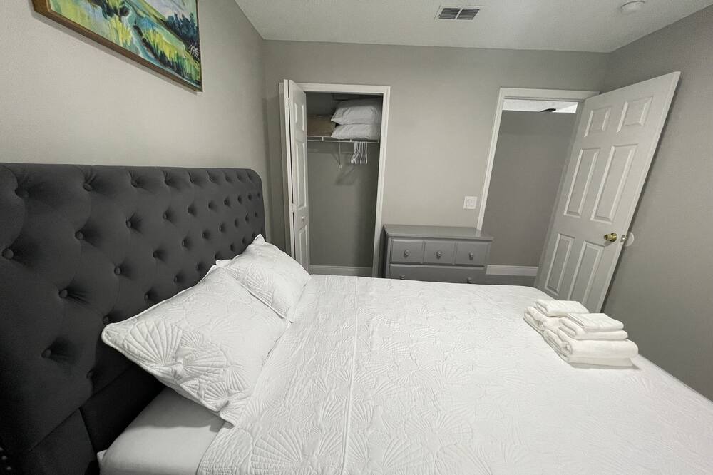 Photo of Bedroom in Crescent Lakes