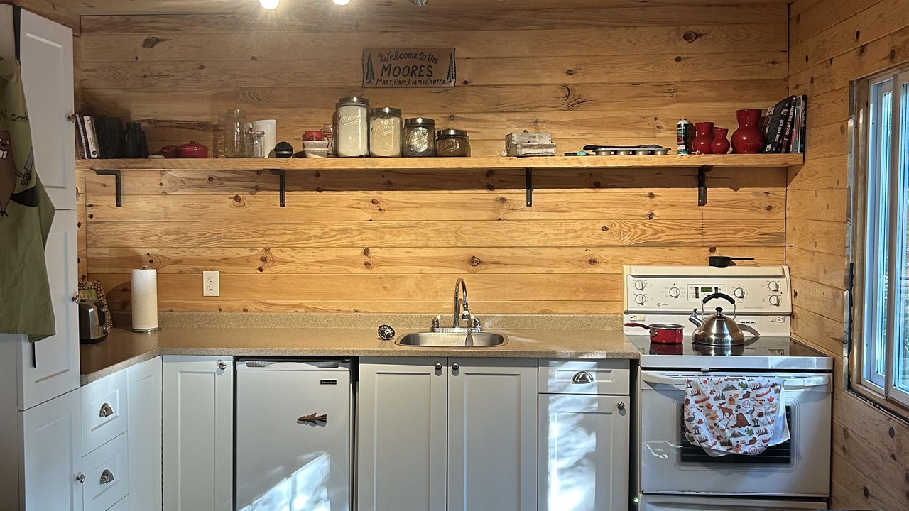 Photo of Kitchen in Unorganized Centre Parry Sound
