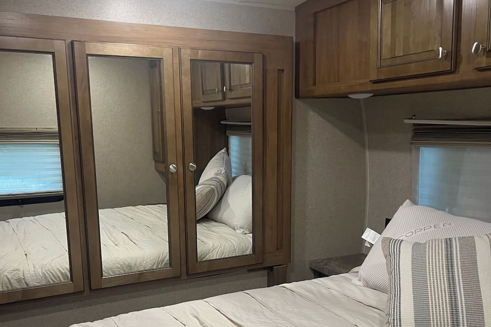 Photo of Bedroom in Bay Lake