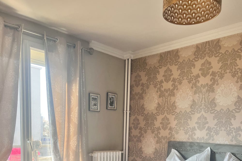 Photo of Bedroom in Bagneux