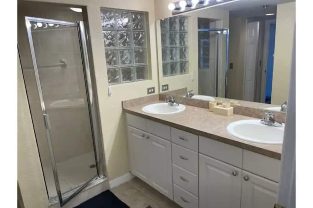 Photo of Bathroom in Lutz