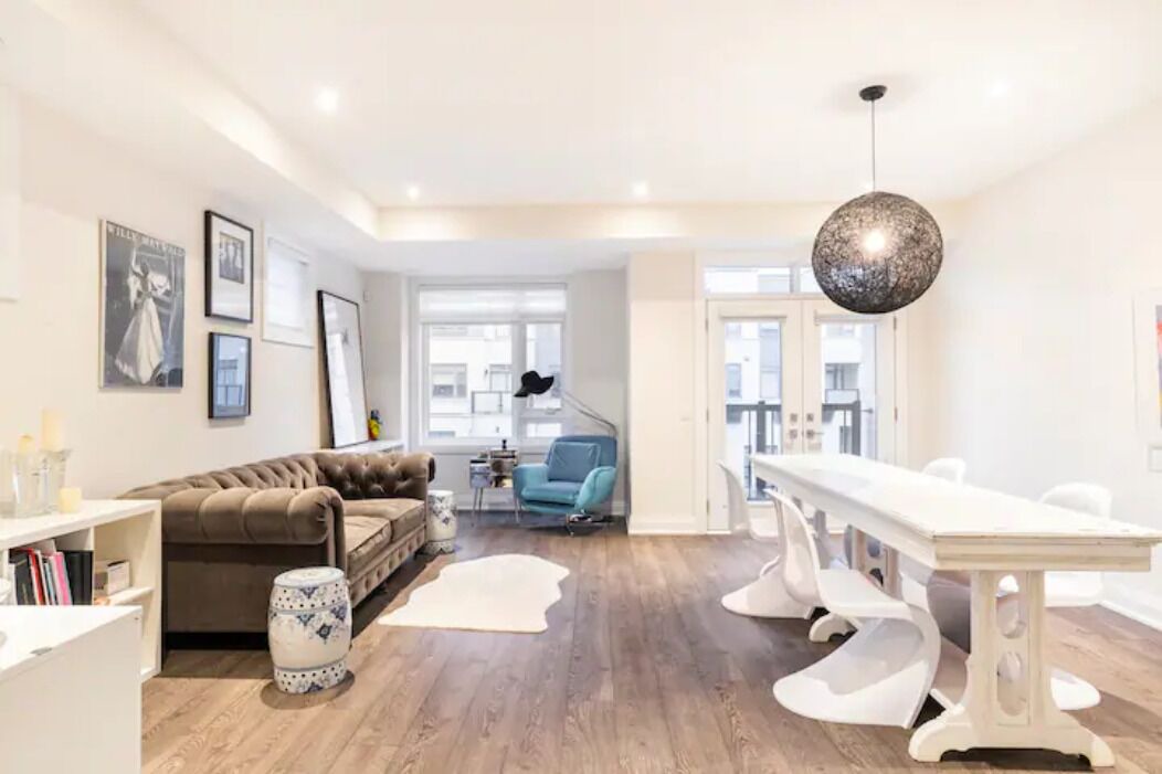 Photo of Livingroom in Thornhill