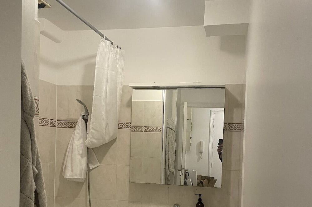 Photo of Bathroom in Combat