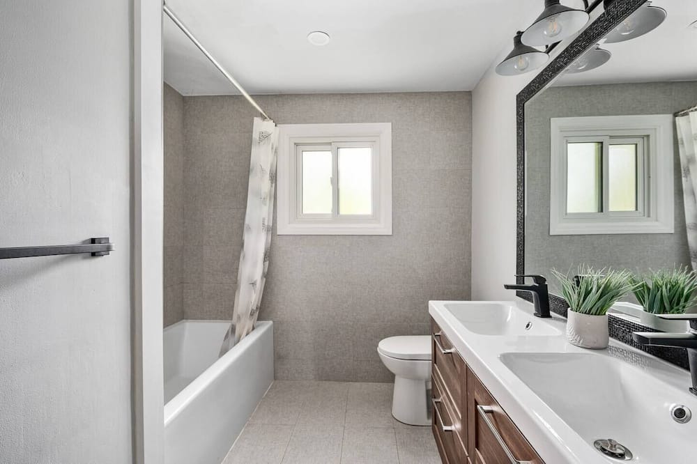 Photo of Bathroom in Byron