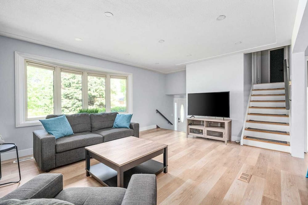 Photo of Livingroom in Byron