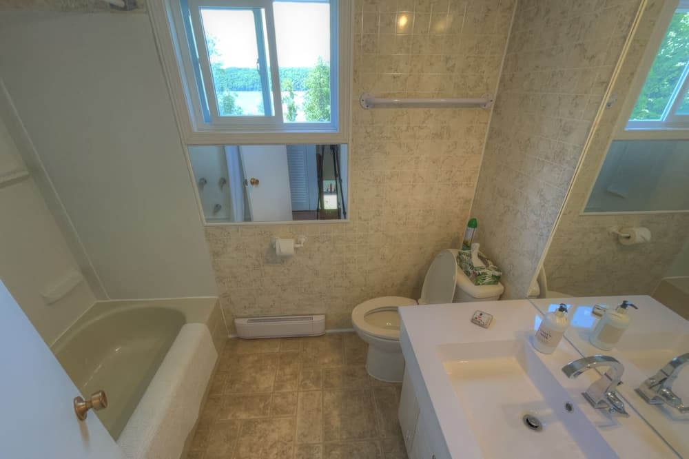 Photo of Bathroom in Rideau Lakes