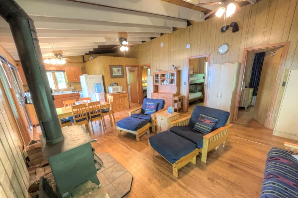 Photo of Livingroom in Rideau Lakes