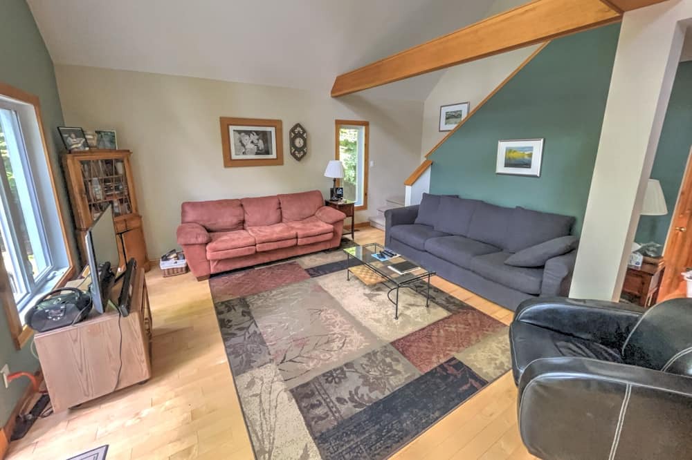 Photo of Livingroom in Rideau Lakes