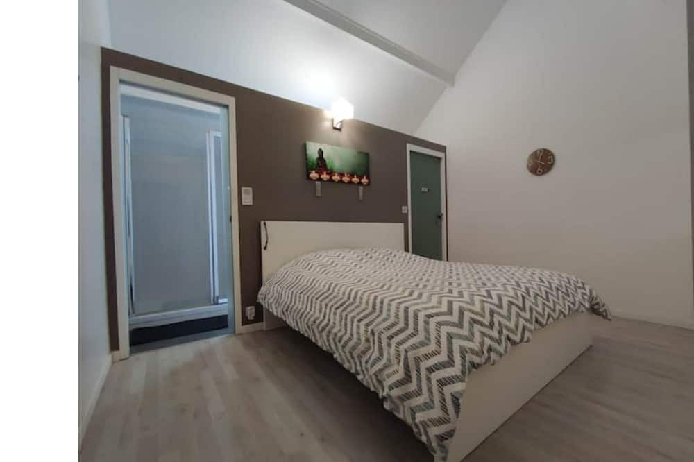 Photo of Bedroom in Roissy-en-France