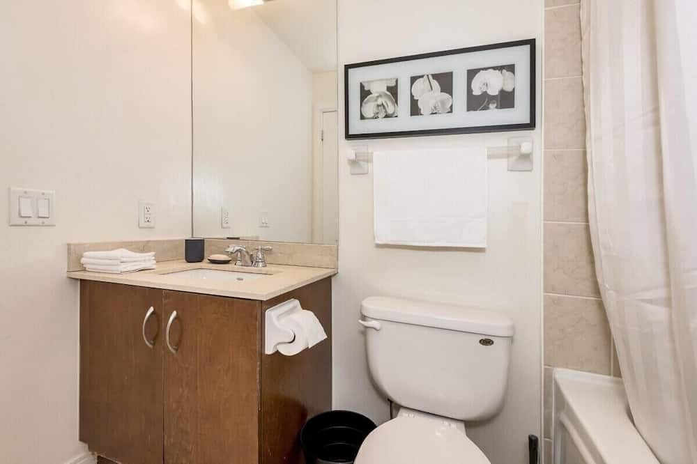 Photo of Bathroom in Yorkville