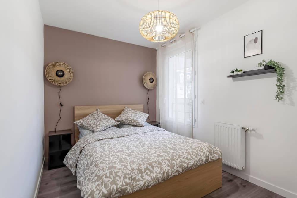Photo of Bedroom in Le Bourget