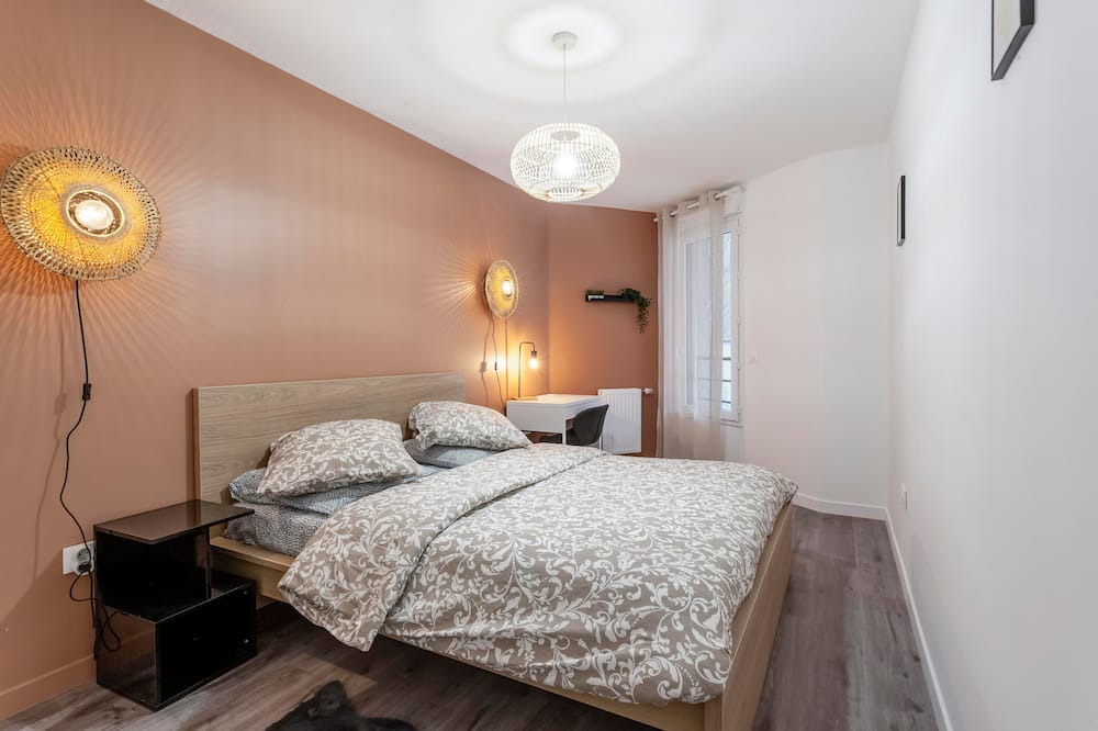 Photo of Bedroom in Le Bourget