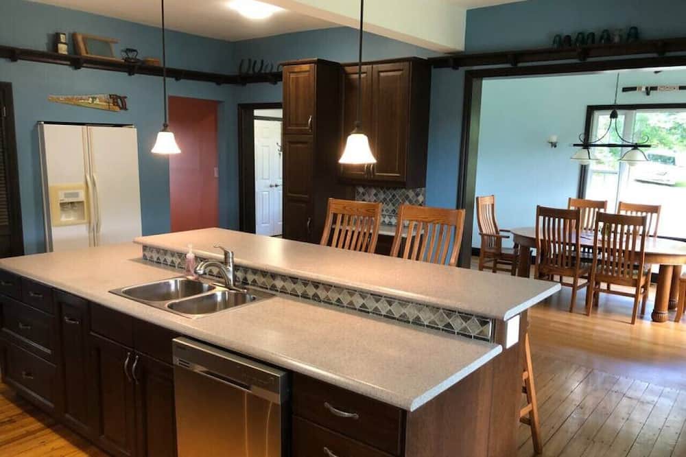 Photo of Kitchen in Scugog