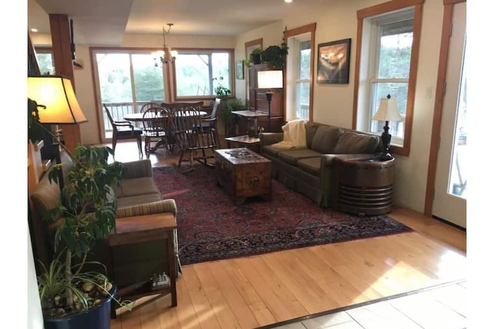 Photo of Livingroom in West Grey