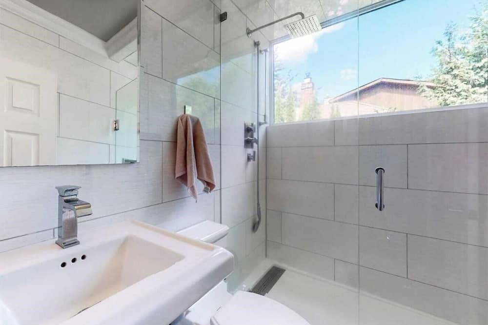 Photo of Bathroom in Whitchurch-Stouffville