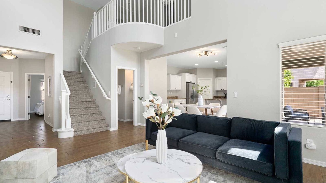 Photo of Livingroom in Desert View