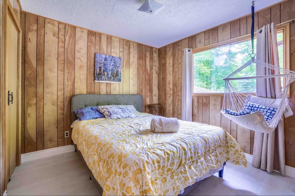 Photo of Bedroom in Coboconk