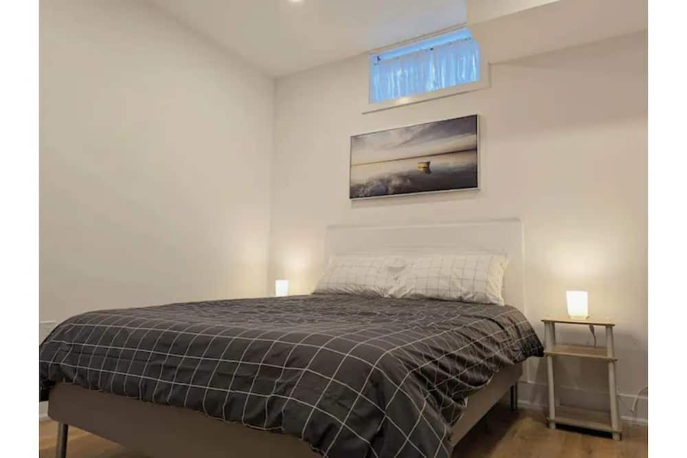 Photo of Bedroom in Lakeview