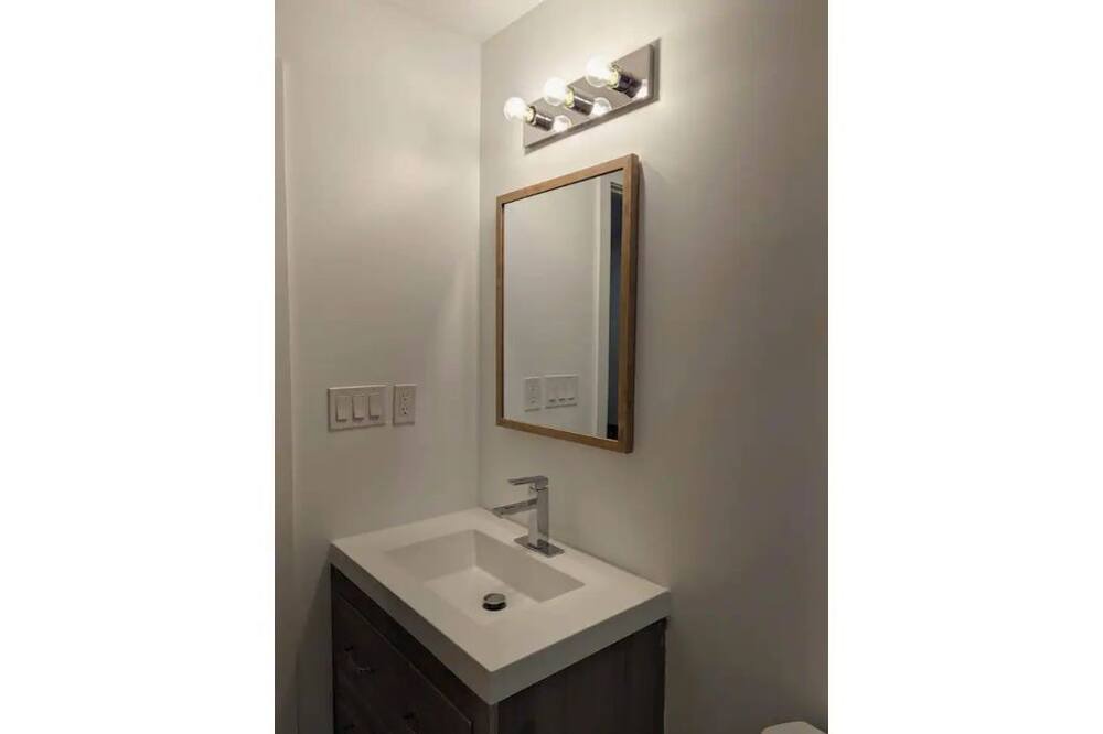 Photo of Bathroom in Lakeview