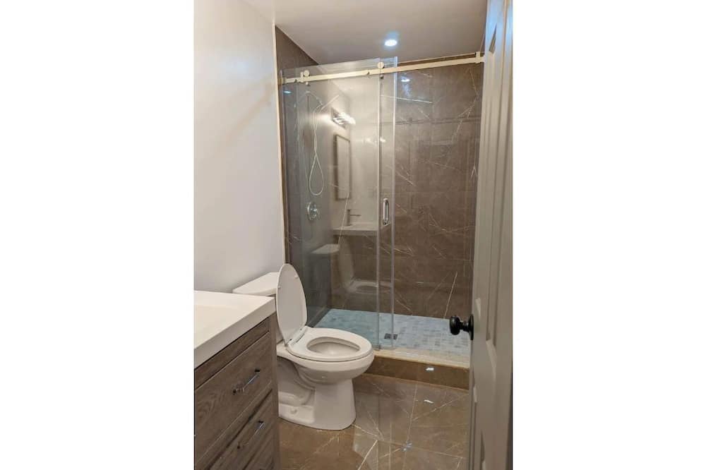 Photo of Bathroom in Lakeview