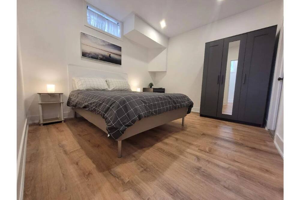 Photo of Bedroom in Lakeview