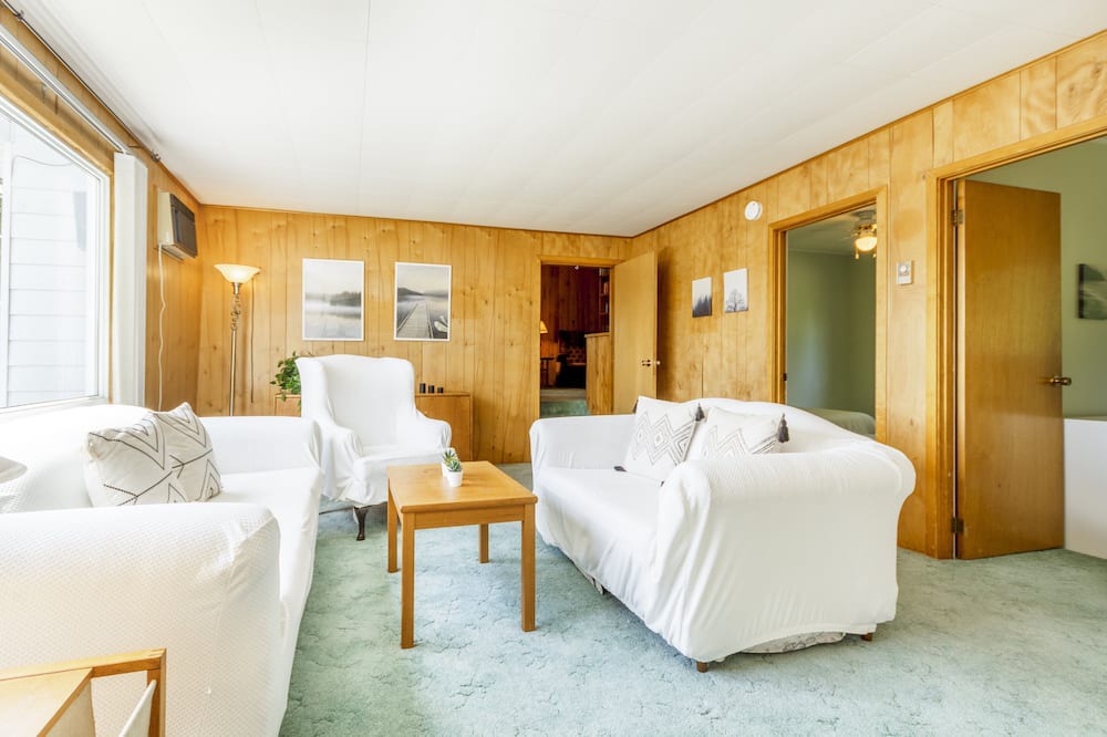 Photo of Bedroom in Unorganized Centre Parry Sound
