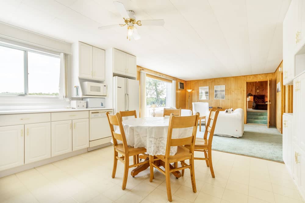 Photo of Kitchen in Unorganized Centre Parry Sound