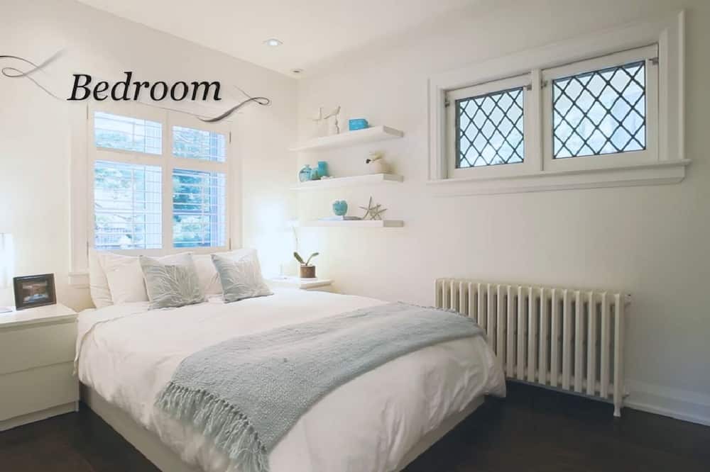 Photo of Bedroom in Mineola