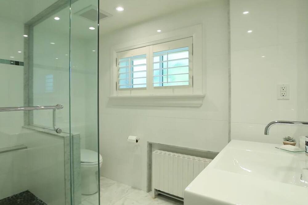 Photo of Bathroom in Mineola