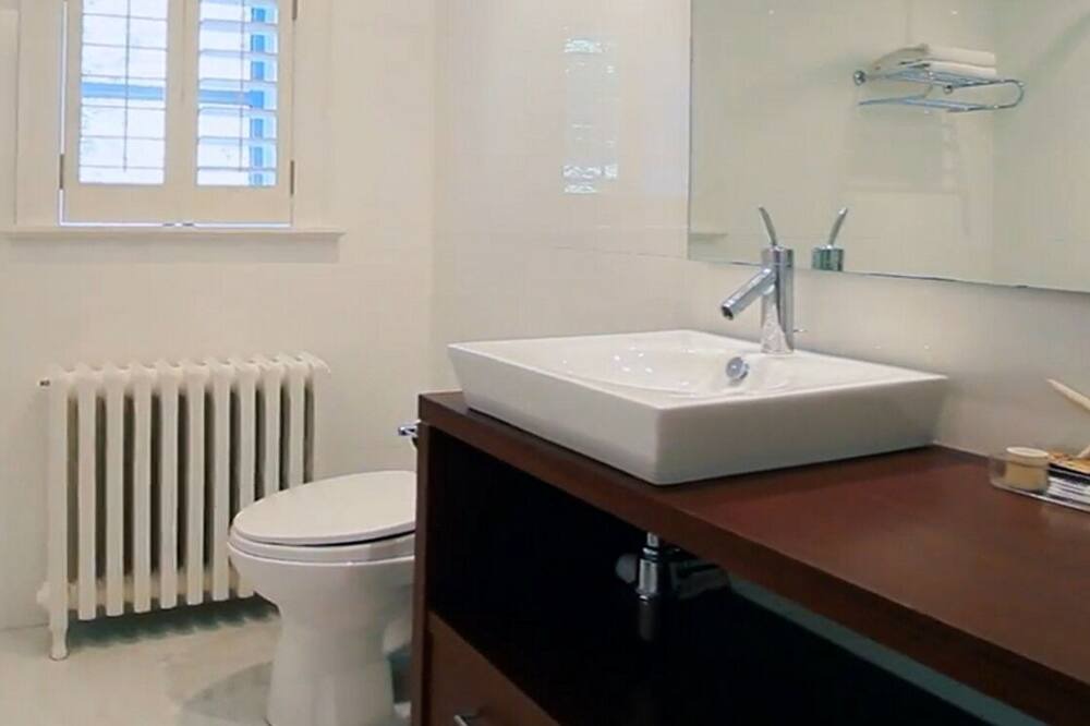 Photo of Bathroom in Mineola