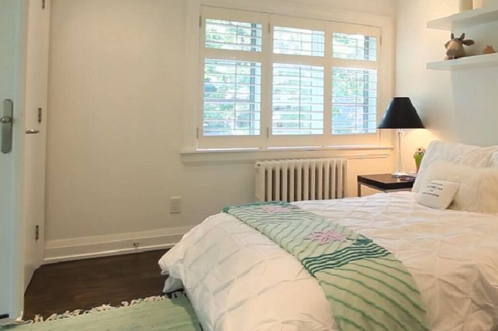 Photo of Bedroom in Mineola