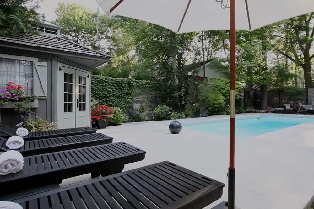 Photo of Outdoor in Mineola