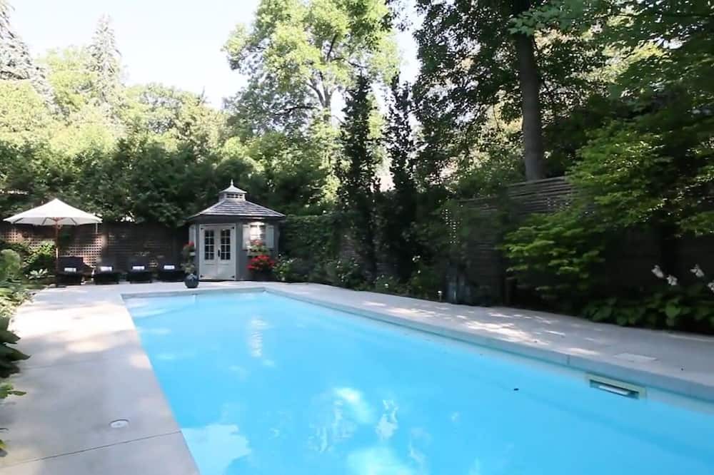 Photo of Outdoor in Mineola