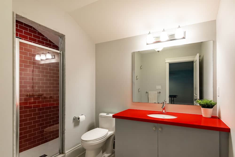 Photo of Bathroom in Mono