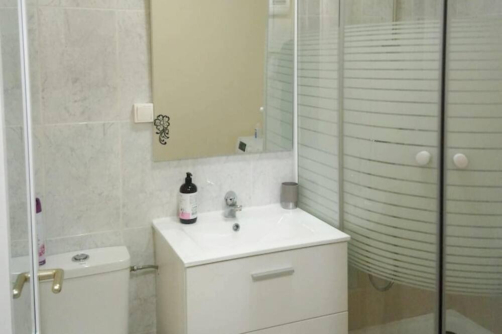 Photo of Bathroom in Les Pavillons-sous-Bois