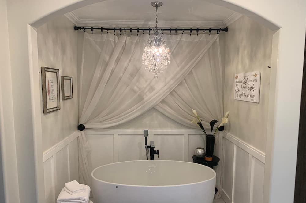 Photo of Bathroom in Amherstview