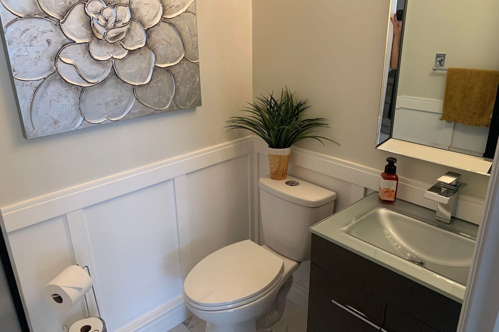 Photo of Bathroom in Amherstview