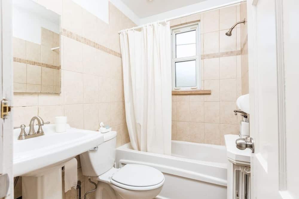 Photo of Bathroom in Sunnylea