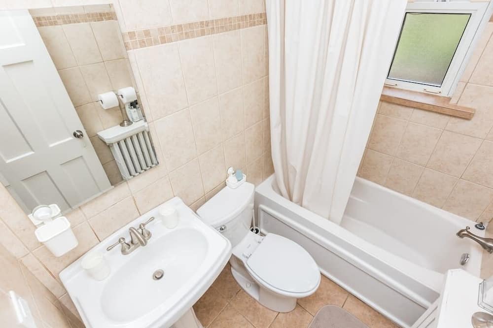 Photo of Bathroom in Sunnylea