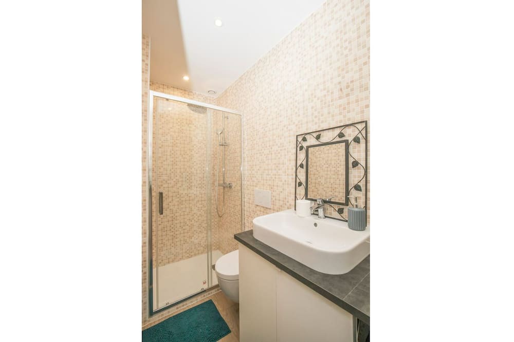 Photo of Bathroom in Pantin