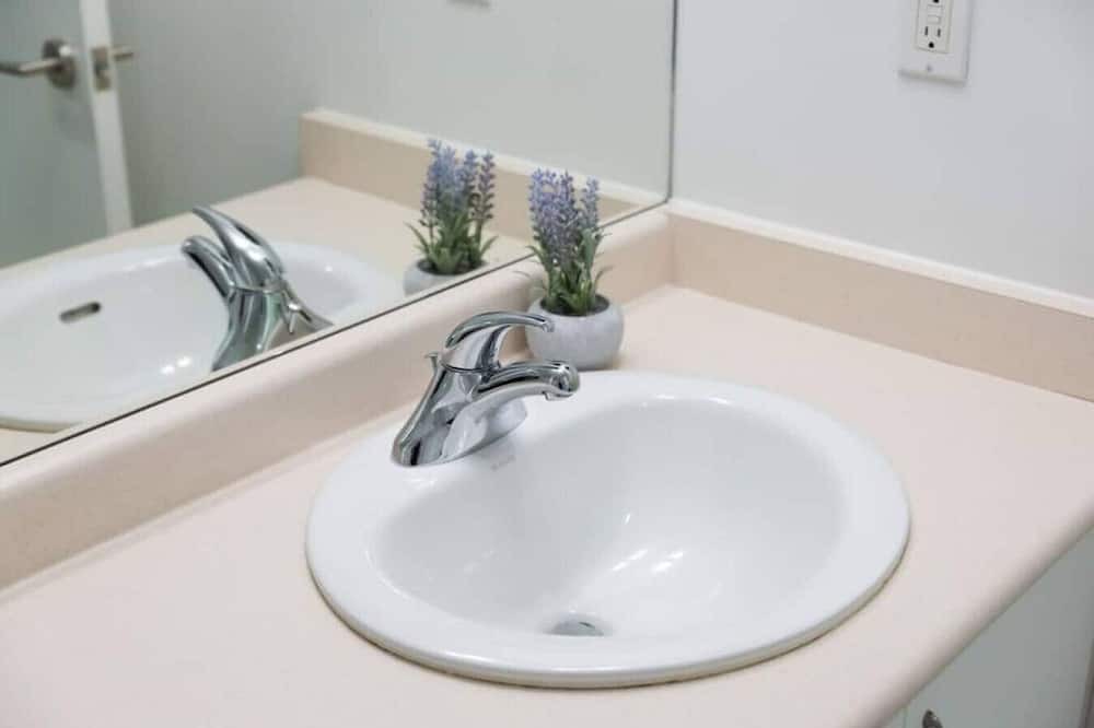 Photo of Bathroom in Fort York